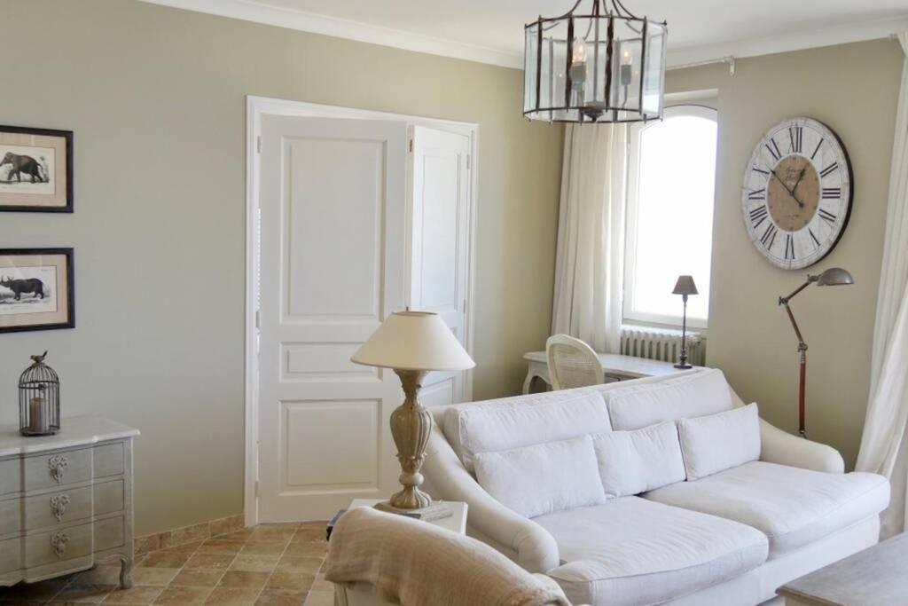 Bord De Mer - Ac, Wifi, Chic, Sea View, Beach 2 Minutes Walk Antibes Exteriör bild