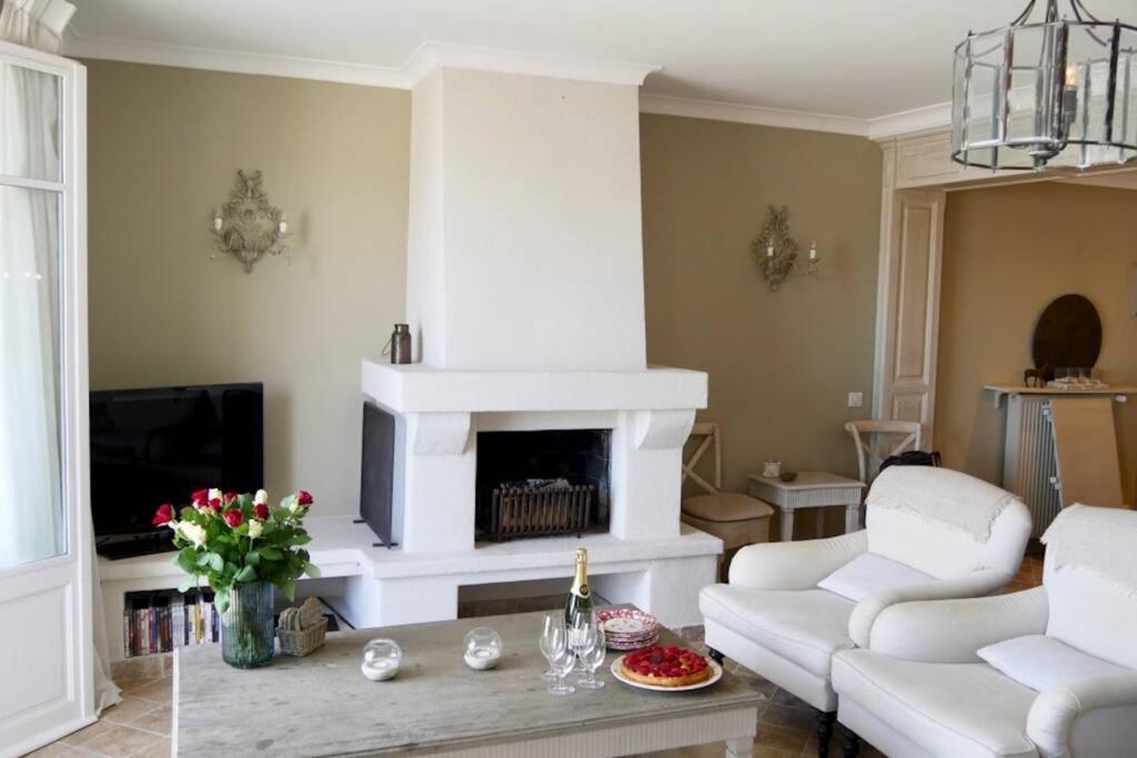 Bord De Mer - Ac, Wifi, Chic, Sea View, Beach 2 Minutes Walk Antibes Exteriör bild