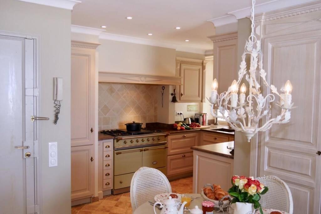 Bord De Mer - Ac, Wifi, Chic, Sea View, Beach 2 Minutes Walk Antibes Exteriör bild
