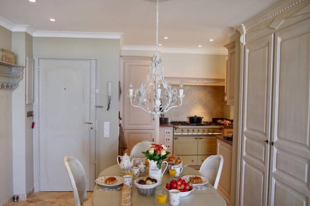 Bord De Mer - Ac, Wifi, Chic, Sea View, Beach 2 Minutes Walk Antibes Exteriör bild